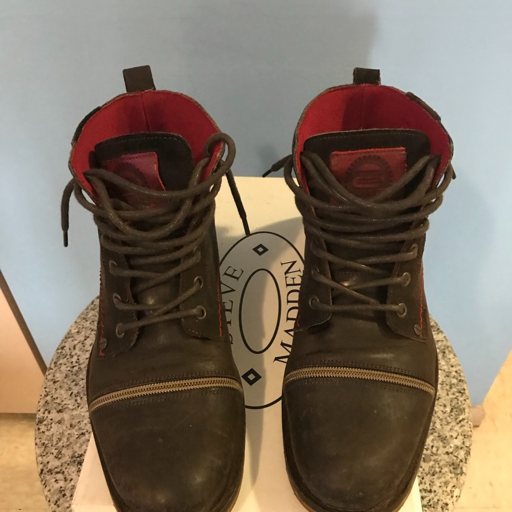 Boots - Picture 5 of 6